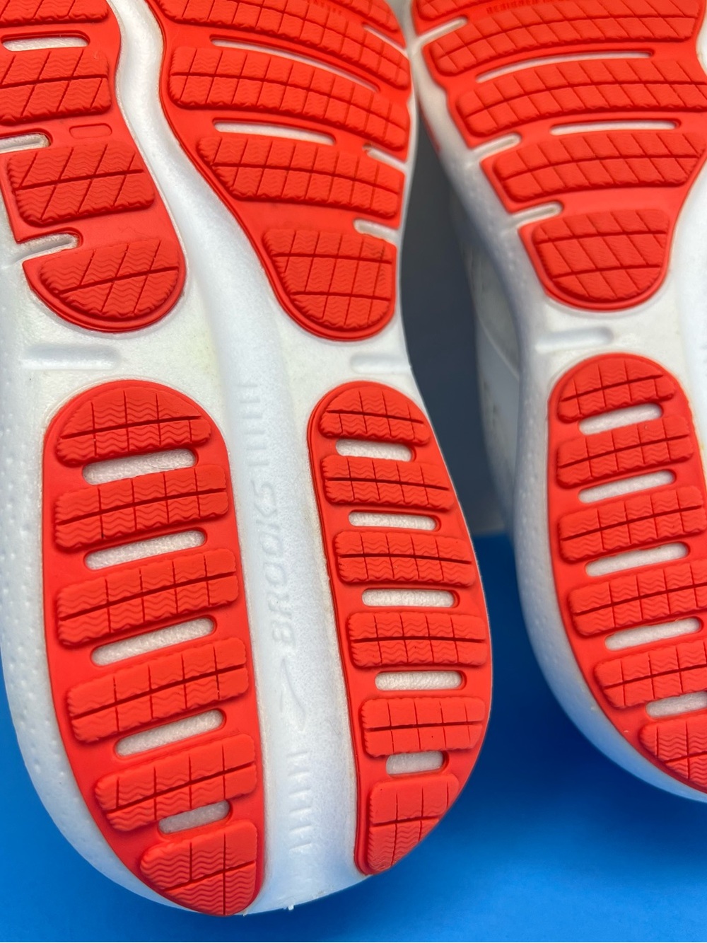 Brooks Ghost Max 2 Womens 6.5B White/Hot Coral Running Shoes 1204201B174 XLNT! - Picture 13 of 14